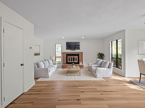 4th image of 139 Clancy Cir