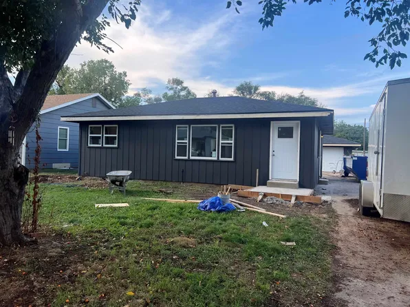 902 Maple Ave, Salina, KS 67401