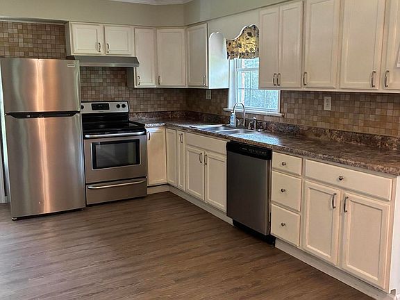 5th image of 120 Maple Dr