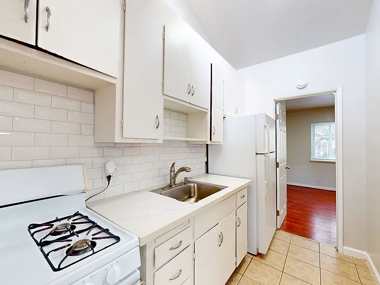 945 S 45th St — Photo 10