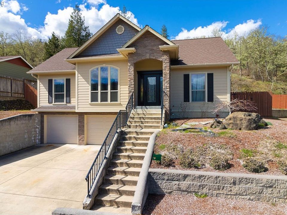 1st image of 2068 Se Lois St.