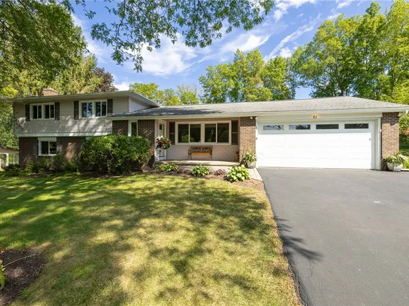 61 Barnfield Rd, Pittsford, NY 14534