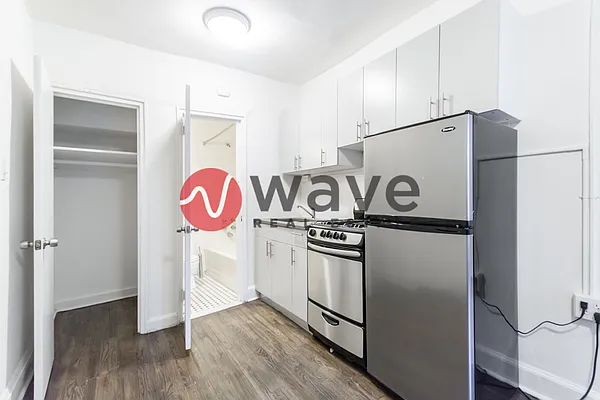 Rented by Wave Real Estate Group | media 4