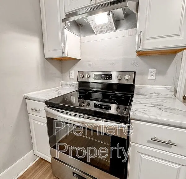 422 S Hocker Ave — Photo 7