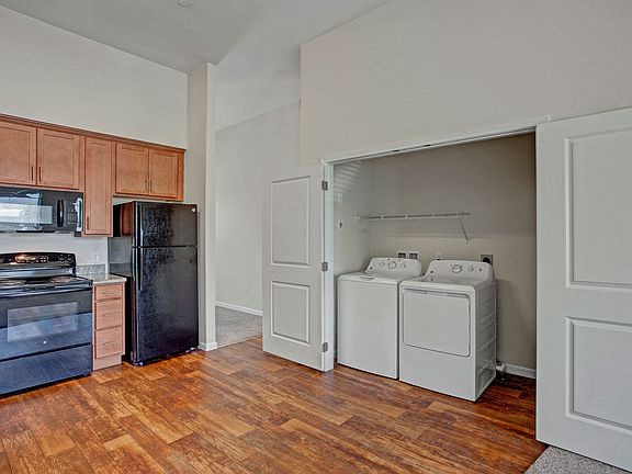 600 Riverside kitchen
