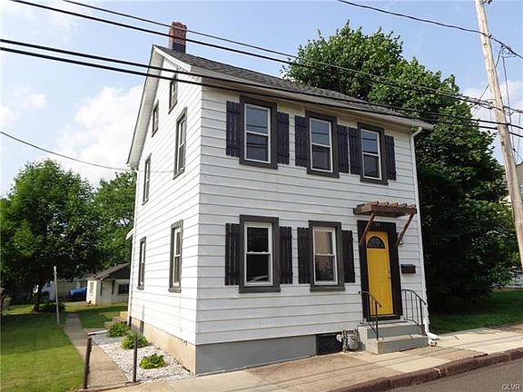 2nd image of 39 E Saucon St