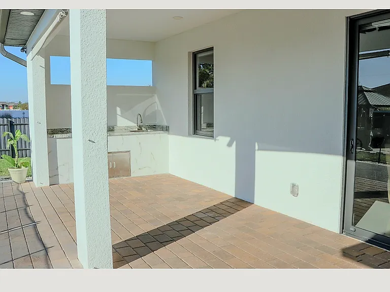 1140 NW 19th Ave — Photo 12