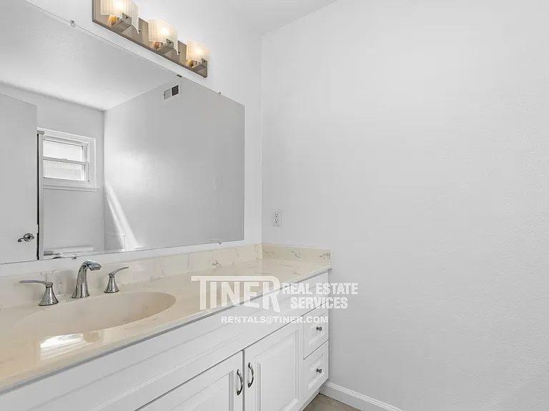 9136 Cecile Way — Photo 32