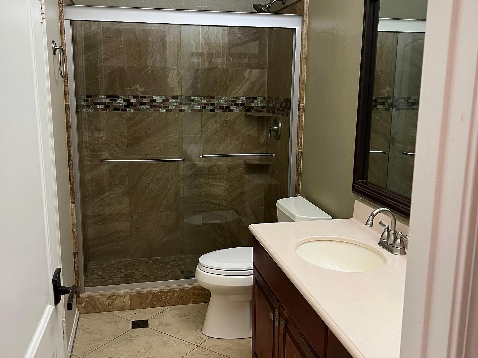 3 bed, 3281 sqft, $3,500 — Photo 2