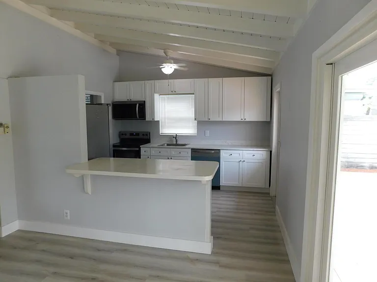 1721 SW 5th St — Photo 11