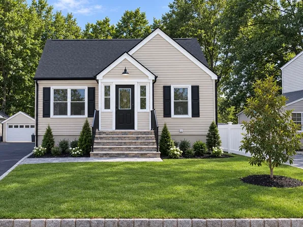315 Roosevelt Ln, Kenilworth, NJ 07033