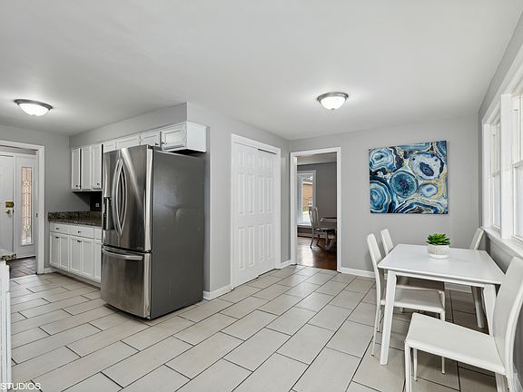 4th image of 15346 Drexel Ave