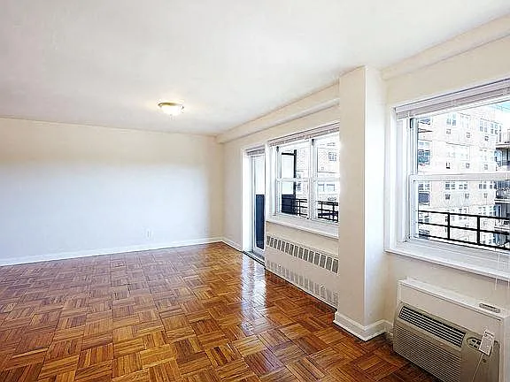 Riverview Towers — Photo 3