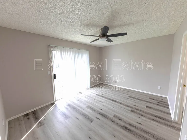 10713 W Campbell Ave — Photo 13
