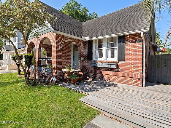 3rd image of 1742 BELMONTE Avenue