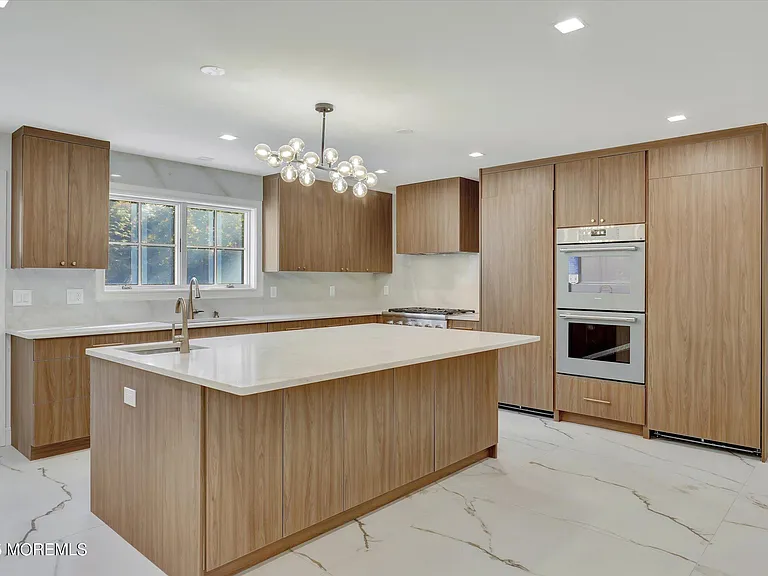 243 Woodcrest Rd — Photo 9