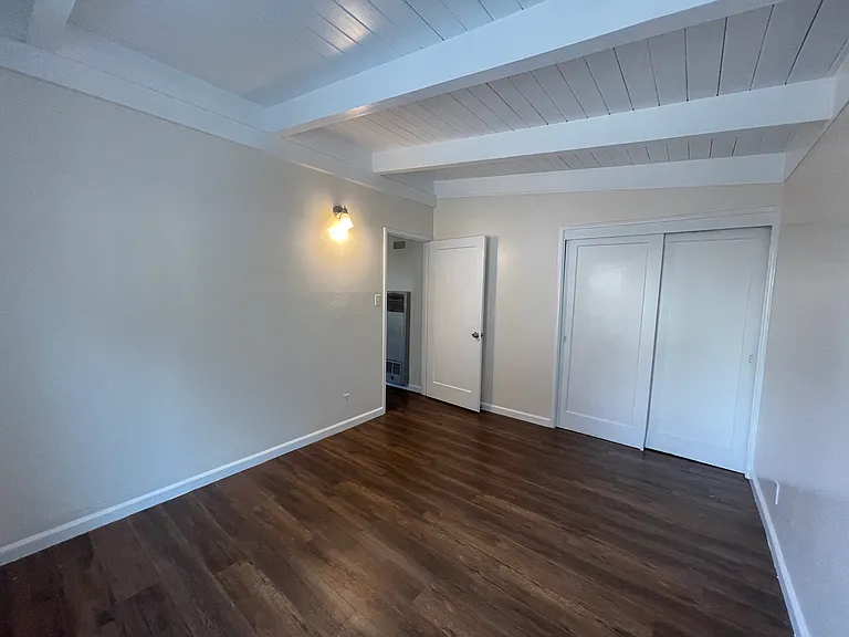 2640 Illinois St — Photo 6