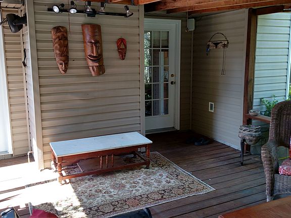 Screened in porch