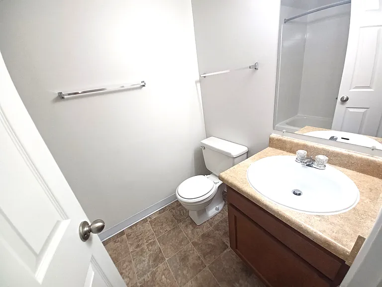 Charter Oaks Apartments — Photo 37