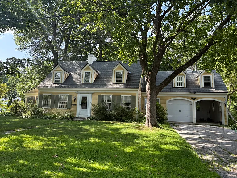 15 Ridgewood Ave — Photo 1