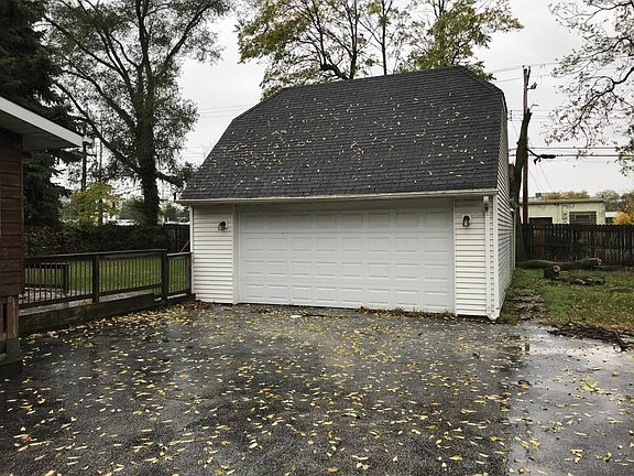 2nd image of 18006 Glen Oak Ave