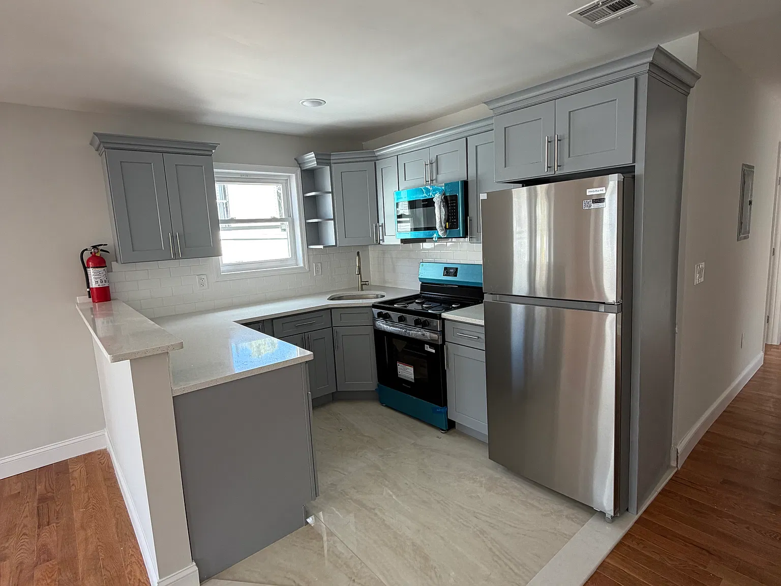 3 bed, $2,700 — Photo 3