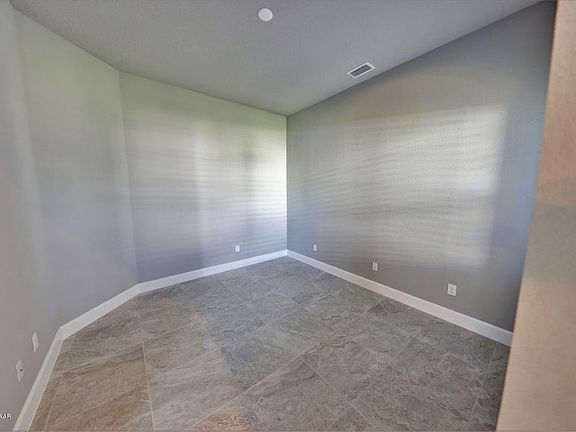 5th image of 834 Pinewood Dr