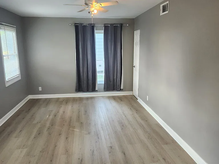 501 Grosvenor Ave NW — Photo 8