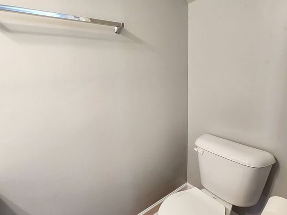 3rd image of 1348 Green Oaks Ln APT B