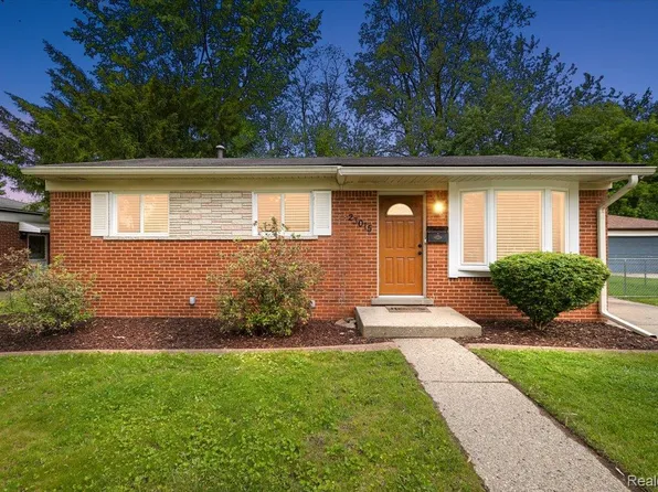 23015 Tuck Rd, Farmington Hills, MI 48336