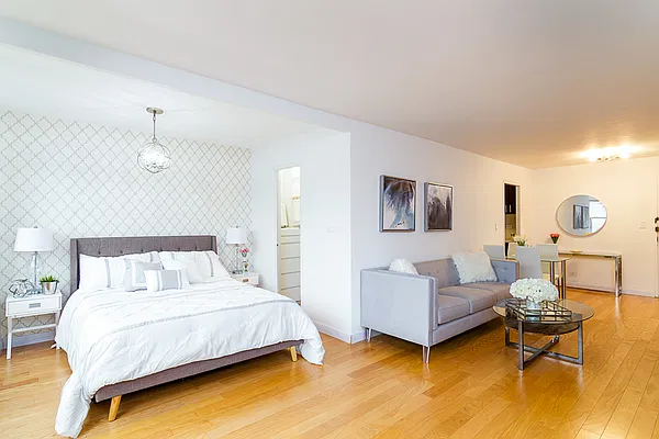 Sold by Winzone Realty Inc | media 6