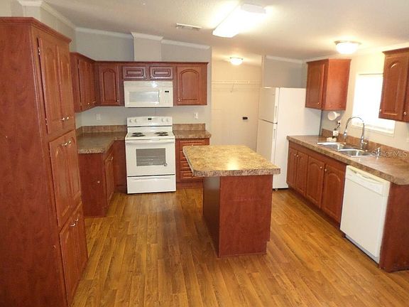 4th image of 2108 N Picnic Point
