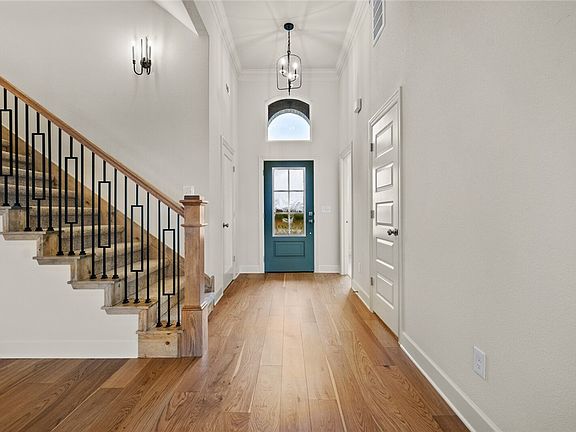 4th image of 1212 Peel Ln