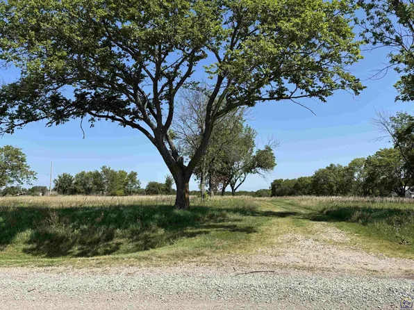 4936 SW 61st St, Topeka, KS 66619