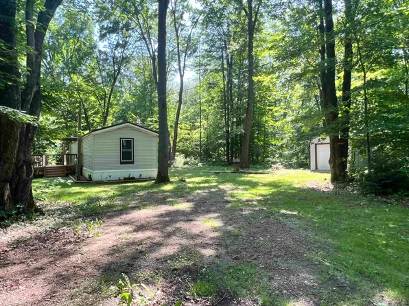 6220 Maple Trl, Harrison, MI 48625