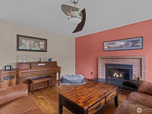 4th image of 4901 66th Avenue W