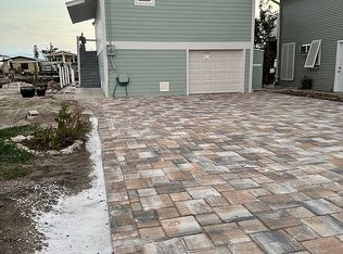852 Oak St, Fort Myers Beach, FL 33931
