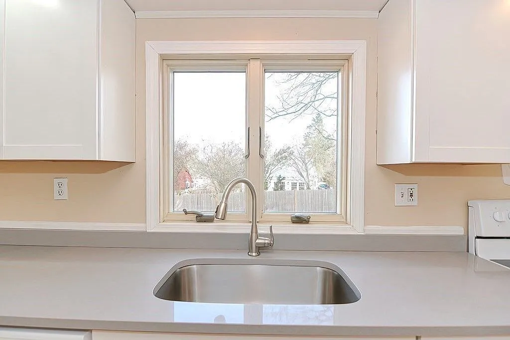 3 bed, 1.0 bath, 1625 sqft, $3,500 — Photo 3