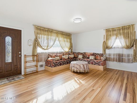 5th image of 11 Forest Valley Drive