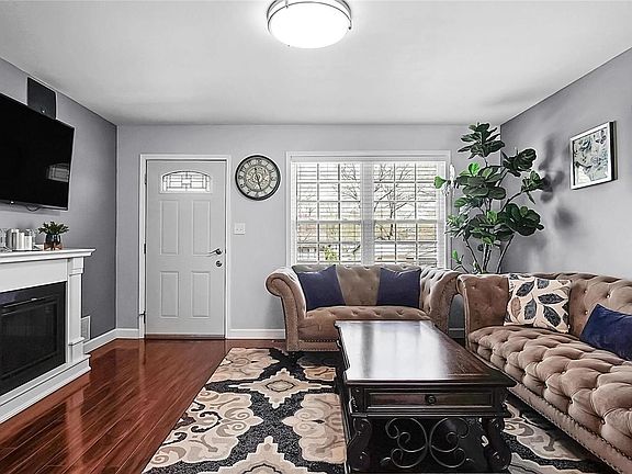 3rd image of 2734 Creekwood Manor Ln