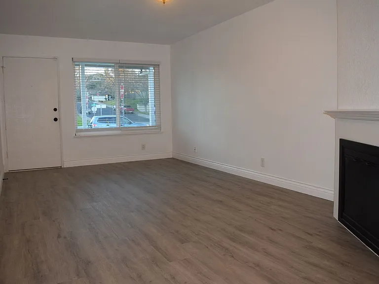 2586 S Whitney Blvd — Photo 13