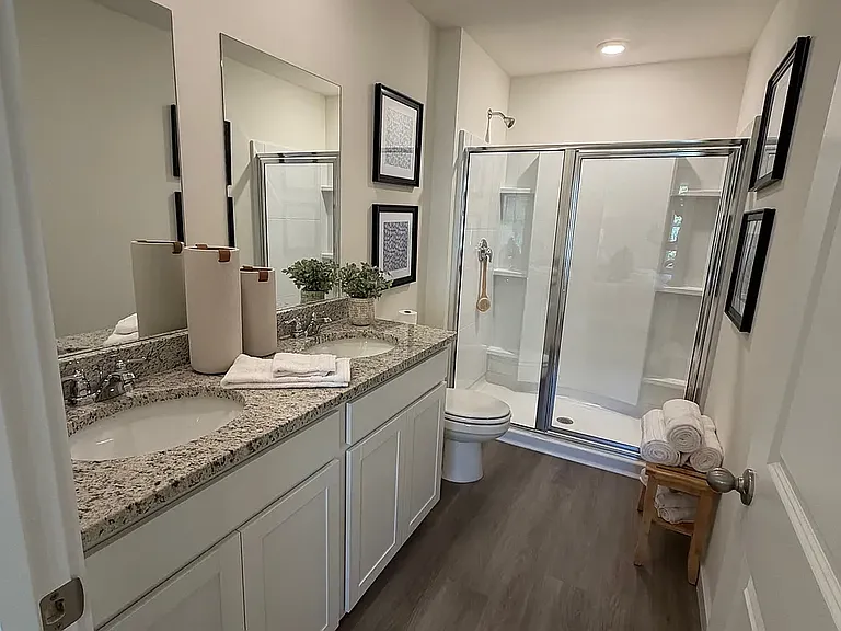 4043 Belcourt Dr NE — Photo 11