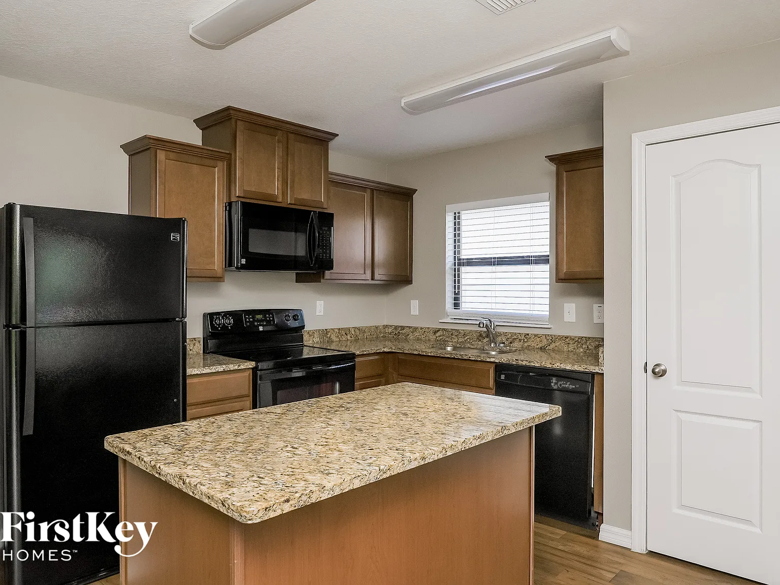 3 bed, 2.0 bath, 1357 sqft, $2,200 — Photo 4