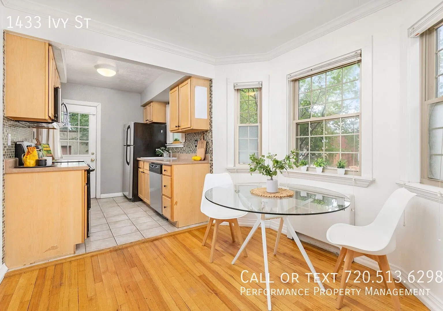 Charming cottage-style townhome in Mayfair — Photo 4