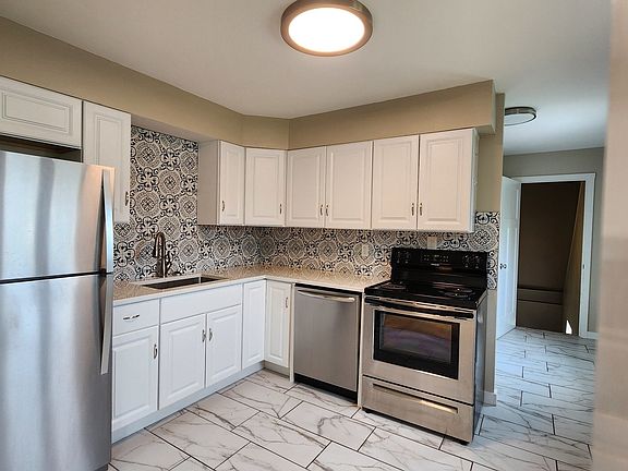 3rd image of 739 Highview Dr