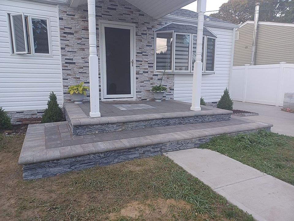 2nd image of Robinwood Dr