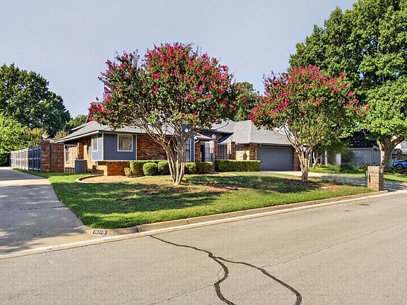 2nd image of 604 Gunnison Dr