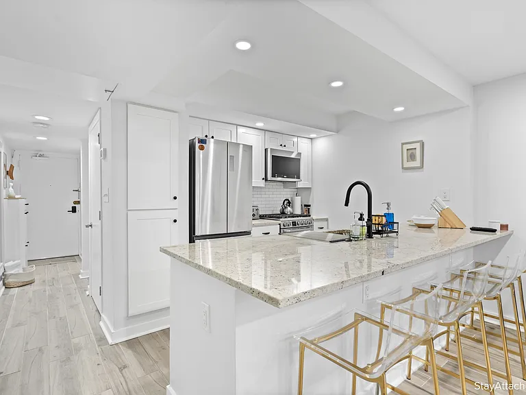 11 2nd St NE #106 — Photo 4