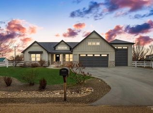 10031 Riverbend Pl, Middleton, ID 83644