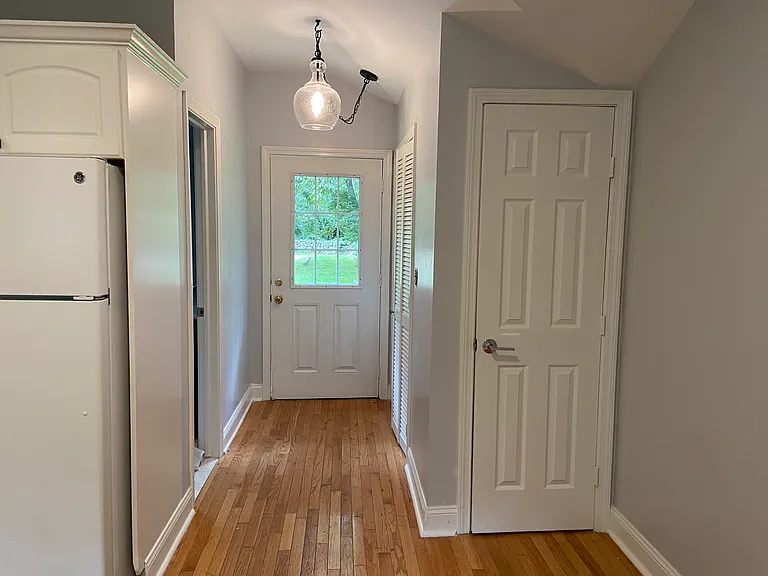1015 Ridgefield Rd — Photo 3